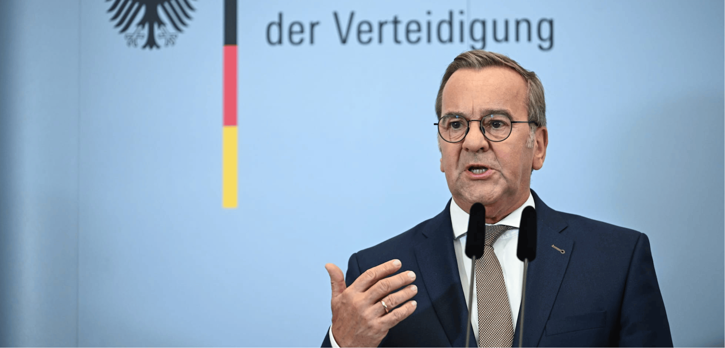 德国防长驳斥冯德莱恩向乌克兰派兵言论：她缺乏授权