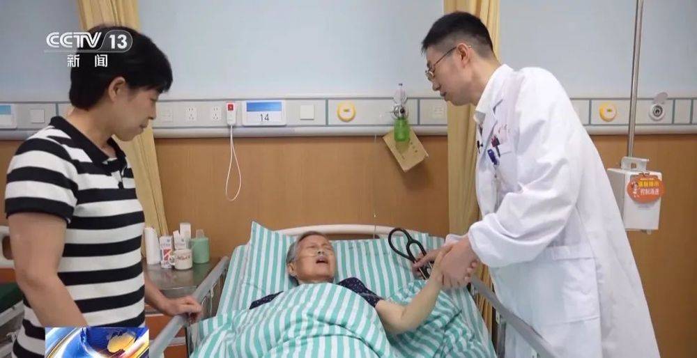 一场雷暴,400多人挤爆医院急诊科!雷雨天后要关窗