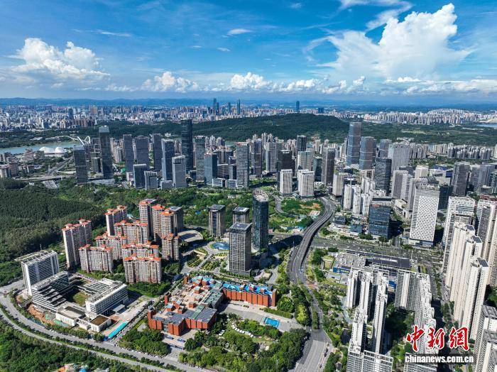 晴空下的广西南宁