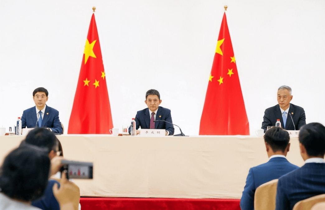 中美谈判出现罕见一幕,特朗普急不可待宣布,达成一项重要共识