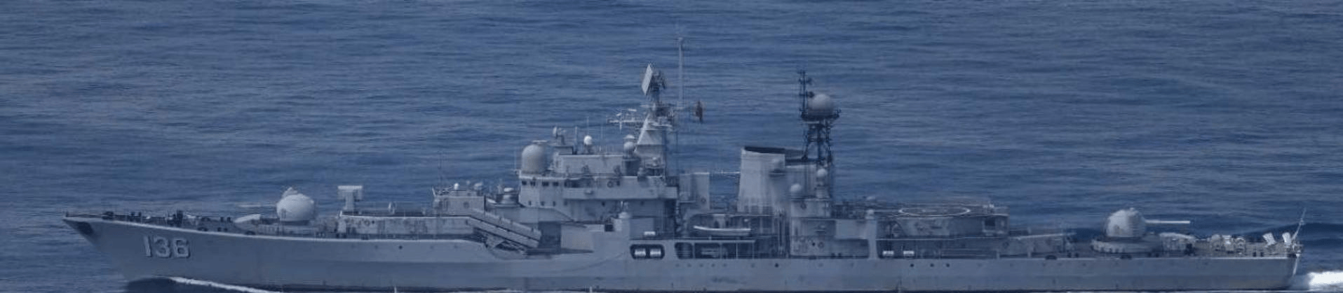 福建舰刚进入,台湾海峡发生激烈对峙:面对直10,英美军舰老实了