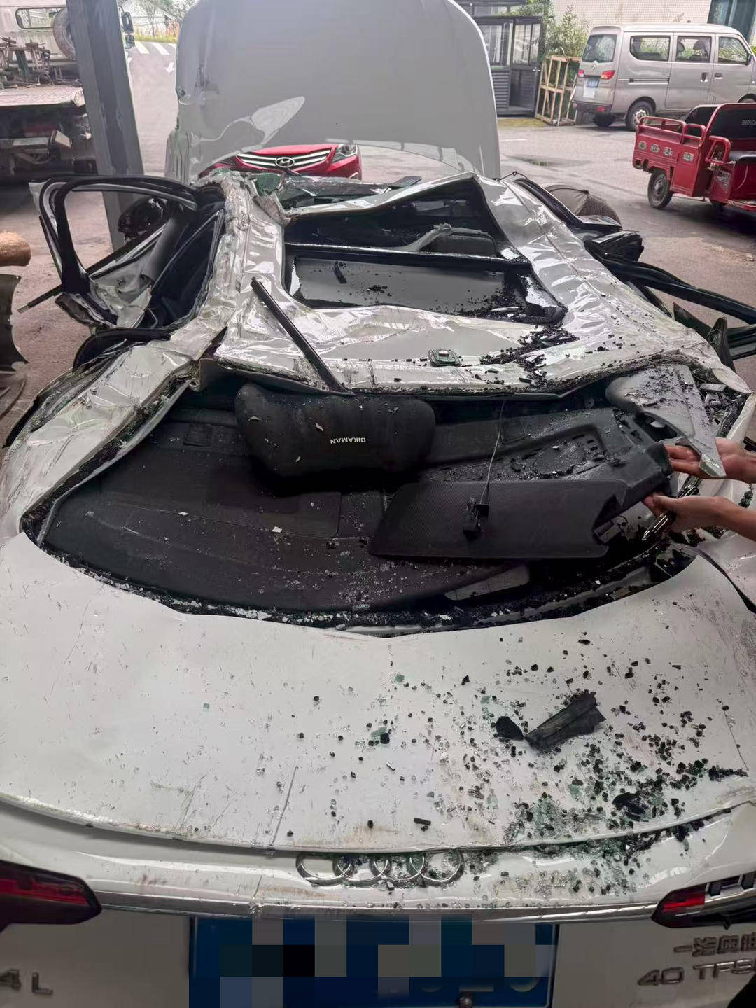 31吨罐车侧翻压顶只受皮外伤 这位“命硬司机”今日获赠新车