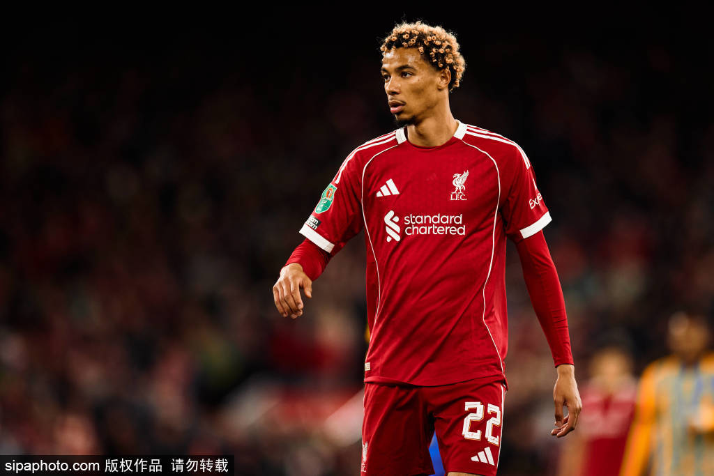 利物浦新星莱奥尼受伤承诺尽快复出,斯洛特怒批埃基蒂克红牌