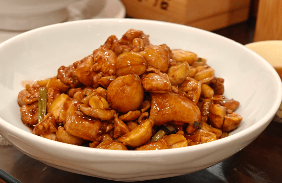 一口沦陷!潮新闻吃货圈网友实测“老姜”同款的栗子炒子鸡,甜鲜藏不住