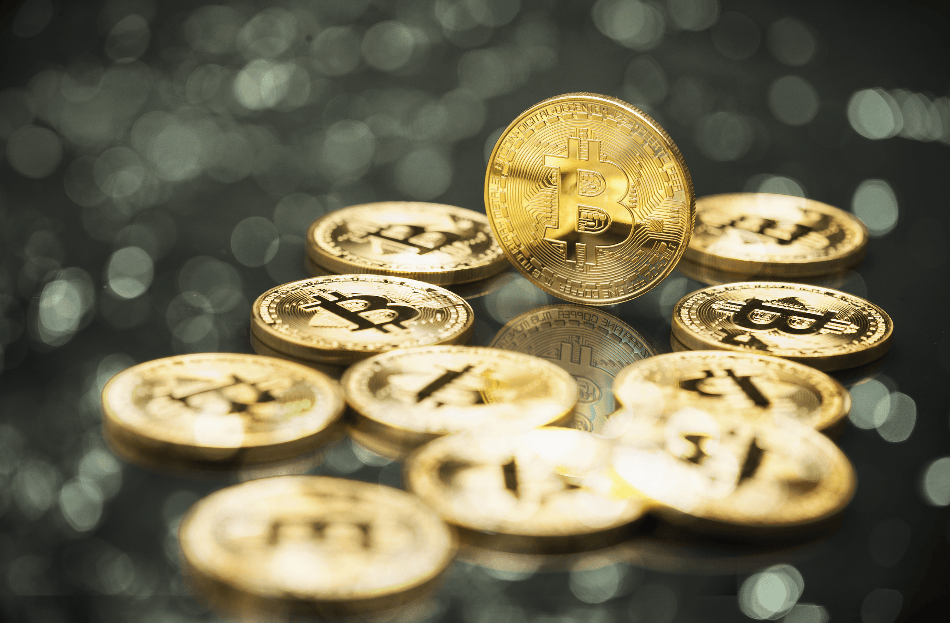 美国“加密周”暗流涌动:一场8小时的投票,稳定币相关法案签署;特朗普起诉默多克和新闻集团索赔100亿美元;甲骨文创始人成全球第二富豪 | 一周国际财经