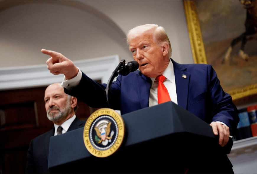 美国“加密周”暗流涌动:一场8小时的投票,稳定币相关法案签署;特朗普起诉默多克和新闻集团索赔100亿美元;甲骨文创始人成全球第二富豪 | 一周国际财经