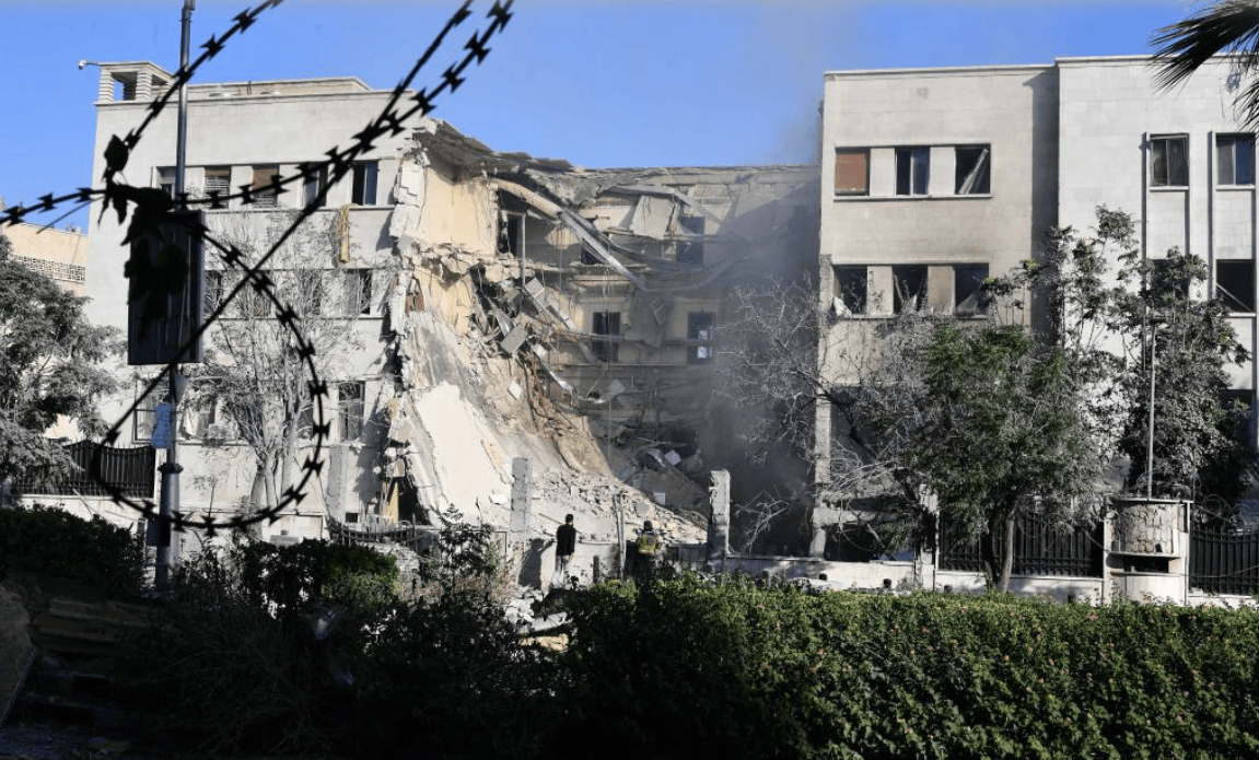 美国“加密周”暗流涌动:一场8小时的投票,稳定币相关法案签署;特朗普起诉默多克和新闻集团索赔100亿美元;甲骨文创始人成全球第二富豪 | 一周国际财经