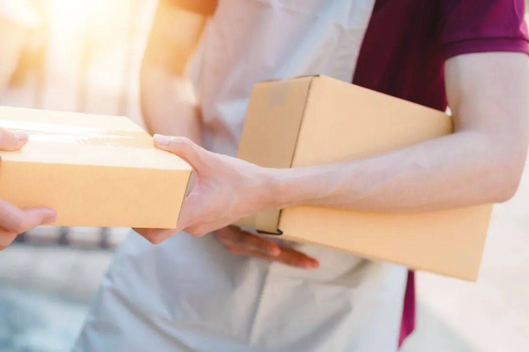 快递小哥逆袭成的CEO,辞职了