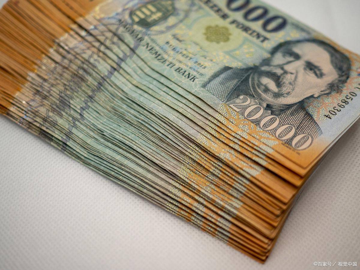 节后人民币汇率一路暴涨,跟风买美元的人亏惨了,投资者晒出账单:存一年美元加上利息,换回人民币的钱比本金还少