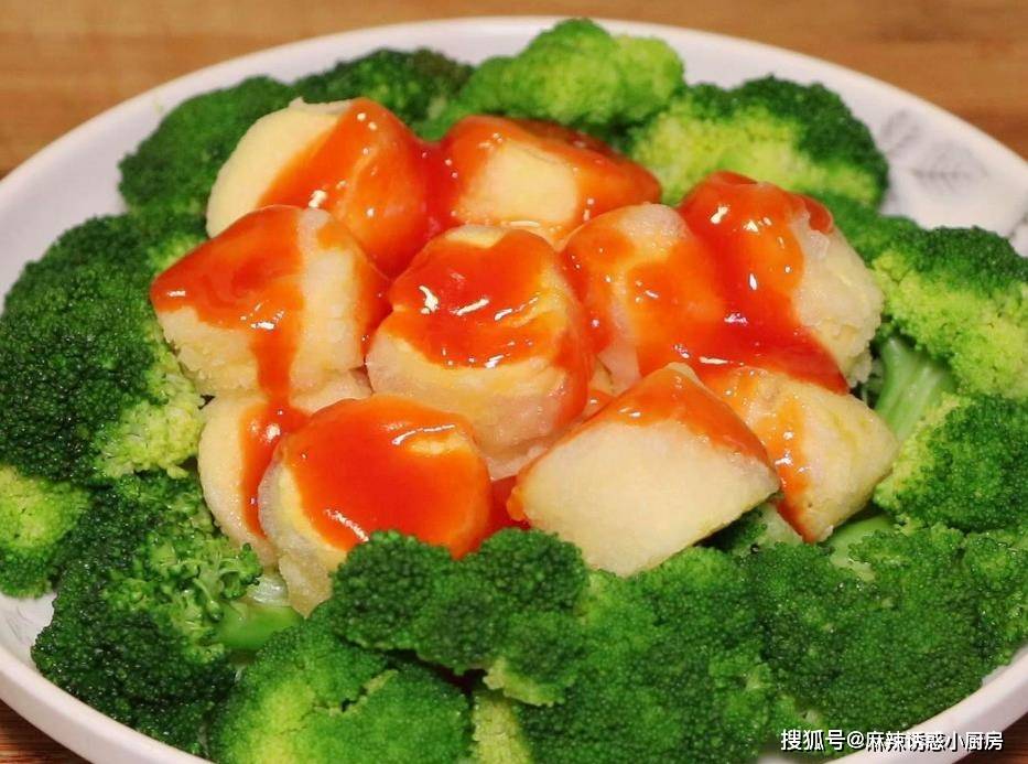 韭菜炒鸡蛋别用老方法了，把鸡蛋变一变再炒，既好看还好吃百倍